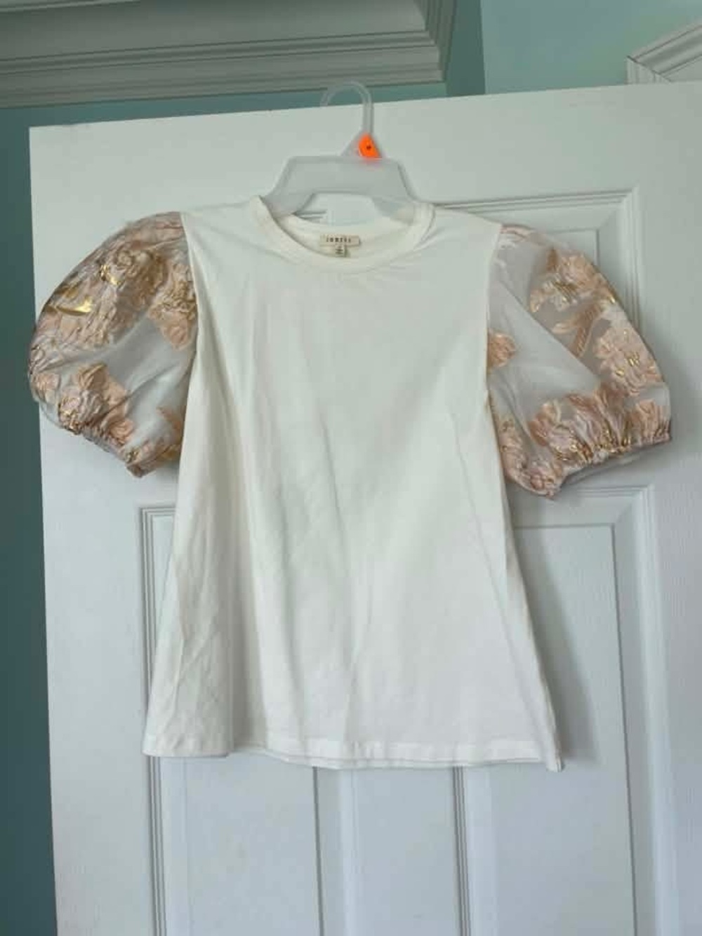 Women’s Off White Tee with Gold Floral Puff Sleeves S